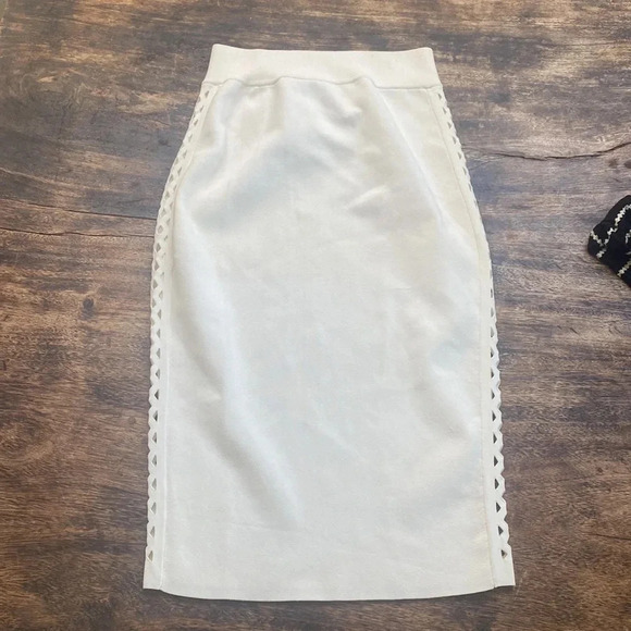 Bailey 44 stern sweater skirt in cream medium NWT - Picture 3 of 12